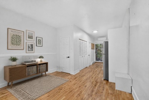 5208 Av. des Érables , Montréal (Rosemont/La Petite-Patrie), QC H2H 2E7 3