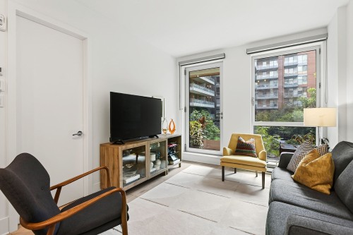 214-360 Rue Atateken  Montréal (Ville-Marie), QC H2L 0H4