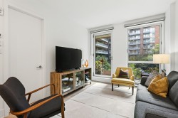 214-360 Rue Atateken  Montréal (Ville-Marie), QC H2L 0H4