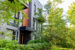 1889 Rue Suzanne-Coallier  Montréal (Saint-Laurent), QC H4M 0A9