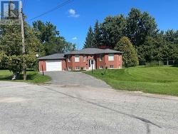 4 BAY COURT  Georgina, ON L4P 1B3