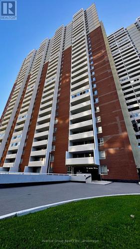 307 - 1 MASSEY SQUARE  Toronto, ON M4C 5L4