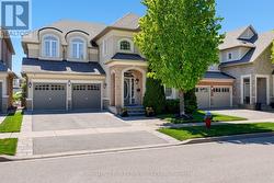 147 INNVILLE CRESCENT  Oakville, ON L6L 0B8