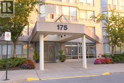 175 CEDAR Avenue Unit# 215 Richmond Hill, ON L4C 9V3