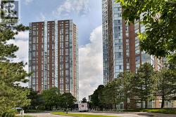 2212 - 7 CONCORDE PLACE Toronto, ON M3C 3N4