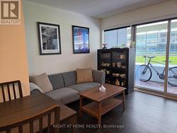 602 - 17 BATHURST STREET Toronto, ON M5V 0N1
