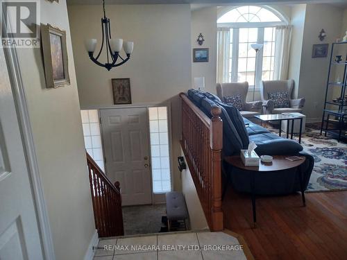8008 Grossi Court, Niagara Falls (Mt. Carmel), ON 