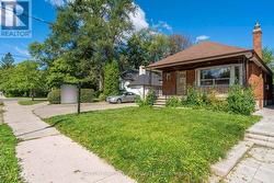 58 SHELBORNE AVENUE  Toronto, ON M5N 1Z1