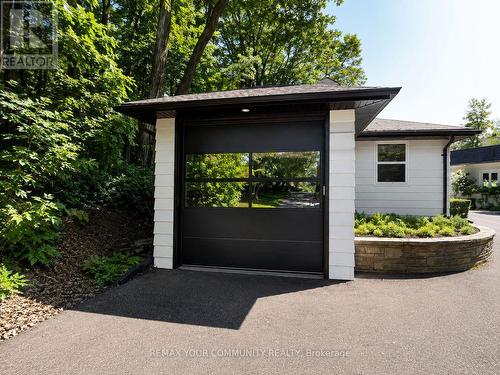 669 OLD BATHURST COACH HOUSE STREET , Newmarket, Ontario L3X 3A6 2