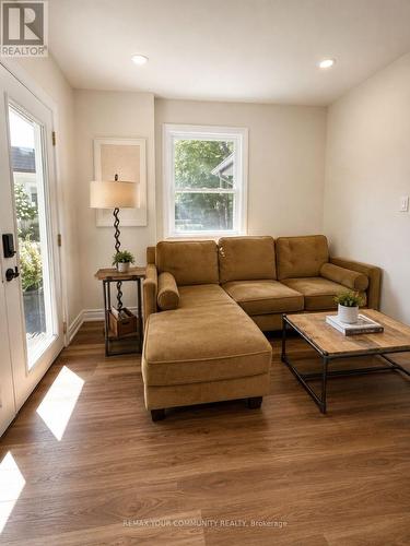 669 OLD BATHURST COACH HOUSE STREET , Newmarket, Ontario L3X 3A6 3