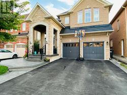 10 BLOOM DRIVE Brampton, ON L6P 3C2