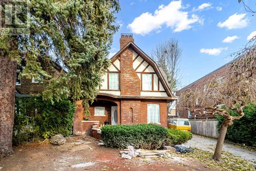 LOWER - 127 RUSHOLME ROAD E , Toronto, Ontario M6H 2Y6 2