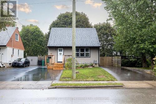 102 STEWART AVENUE  Cambridge, ON N1R 2T9