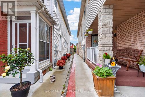 82 YELLOW BRICK ROAD , Brampton, Ontario L6V 4L1 3