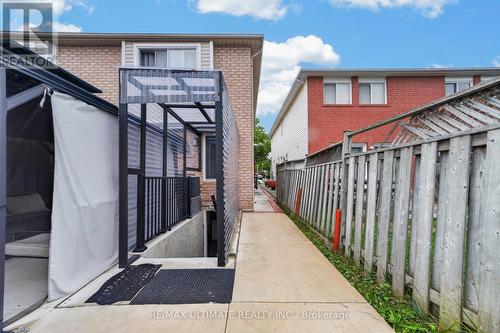 82 YELLOW BRICK ROAD , Brampton, Ontario L6V 4L1 4