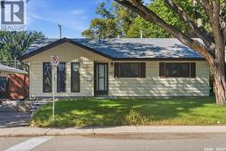 405 W AVENUE N Saskatoon, SK S7L 3G9