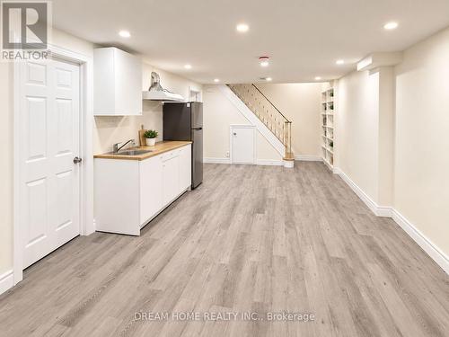 70 RAINIER SQUARE , Toronto, Ontario M1T 2Z9 2