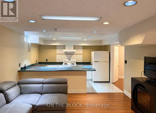 70 DALMATIAN CRESCENT , Toronto, Ontario M1C 4W7 2
