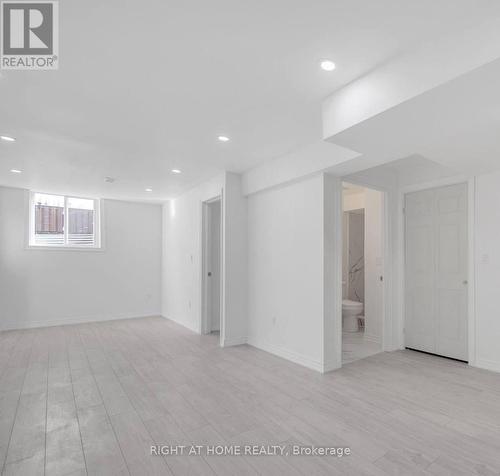 317 RITA'S AVENUE , Newmarket, Ontario L3X 2N2 2