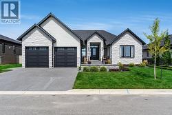 3 SUNNINGDALE DRIVE  Leamington, ON N8H 0C5