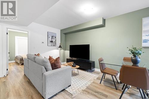 B - 447 LANSDOWNE AVENUE , Toronto, Ontario M6H 3Y2 2