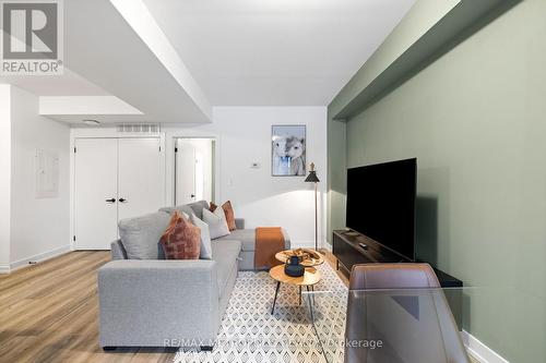 B - 447 LANSDOWNE AVENUE , Toronto, Ontario M6H 3Y2 3