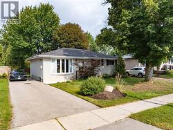 7 CAMBRIDGE Drive Brantford, ON N3R 5E1