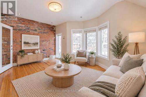 UPPER - 6 PRUST AVENUE , Toronto, Ontario M4L 2M8 4