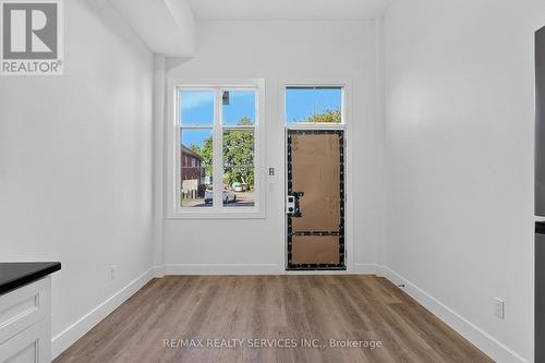 3 - 260 KING STREET , Welland, Ontario L3B 3J8 4