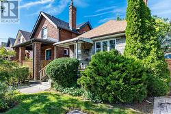 60 SIXTH STREET  Toronto, ON M8V 3A2