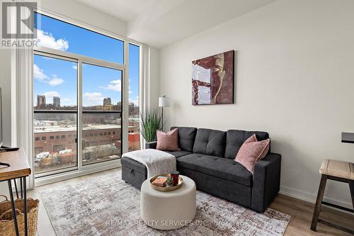 708 - 500 DUPONT STREET , Toronto, Ontario M6G 1Y7 5