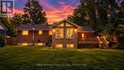 16 MUNDY AVENUE  Tiny, ON L9M 0B5