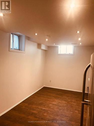 5592 HIGHBANK ROAD , Mississauga, Ontario L5M 6E4 4