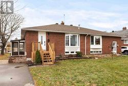 MAIN - 756 CUMMINGS AVENUE Ottawa, ON K1K 2L1
