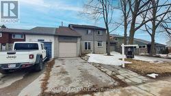 24 LAMPMAN LANE Barrie, ON L4N 5B1