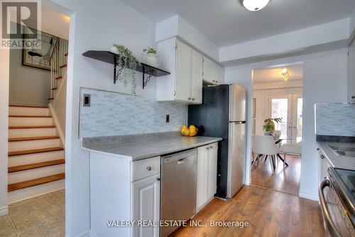 24 LAMPMAN LANE , Barrie, Ontario L4N 5B1 3