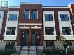 32 AMBLER LANE Richmond Hill, ON L4C 3N8
