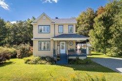 44 Rue de Bruges Waterloo, QC J0E 2N0