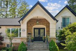 2090 STONEHOUSE CRESCENT  Mississauga, ON L5H 3J1