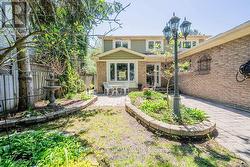 27 DRUMERN CRESCENT  Richmond Hill, ON L4C 5H9