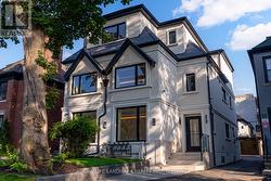 THE BELLAGIO - 23 COULSON AVENUE  Toronto, ON M4V 1Y3