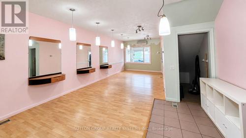 MAIN FLOOR - 1986 DAVENPORT ROAD , Toronto, Ontario M6N 1C4 3