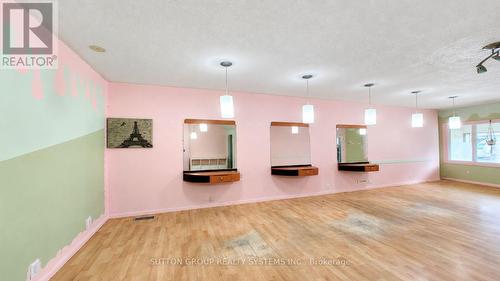 MAIN FLOOR - 1986 DAVENPORT ROAD , Toronto, Ontario M6N 1C4 4