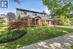 9 ROLLINGWOOD Crescent Brantford, ON N3R 5Z7