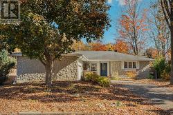 275 CROCUS AVENUE  Ottawa, ON K1H 6E7