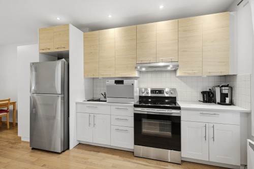 6561 Av. du Parc , Montréal (Rosemont/La Petite-Patrie), QC H2V 4J1 2