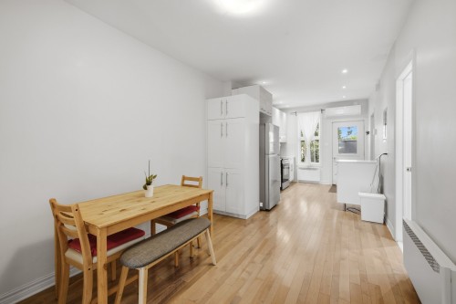 6561 Av. du Parc , Montréal (Rosemont/La Petite-Patrie), QC H2V 4J1 3