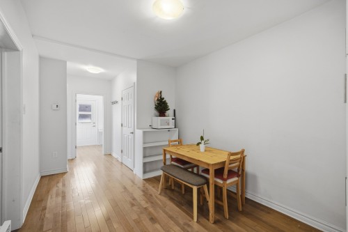 6561 Av. du Parc , Montréal (Rosemont/La Petite-Patrie), QC H2V 4J1 4