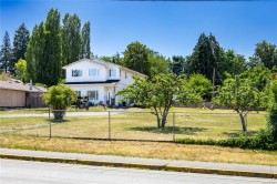 859 9th Ave Campbell River, BC V9W 4B4
