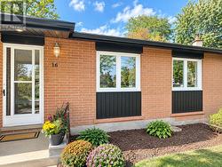 16 PTARMIGAN CRESCENT Toronto, ON M3A 1W3